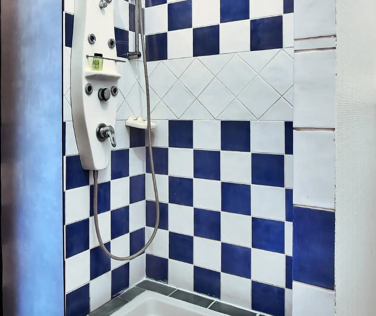 Le Classic Chic - 20Min De Lyon, Balcon Ensoleille Saint-Fons 0*,  France