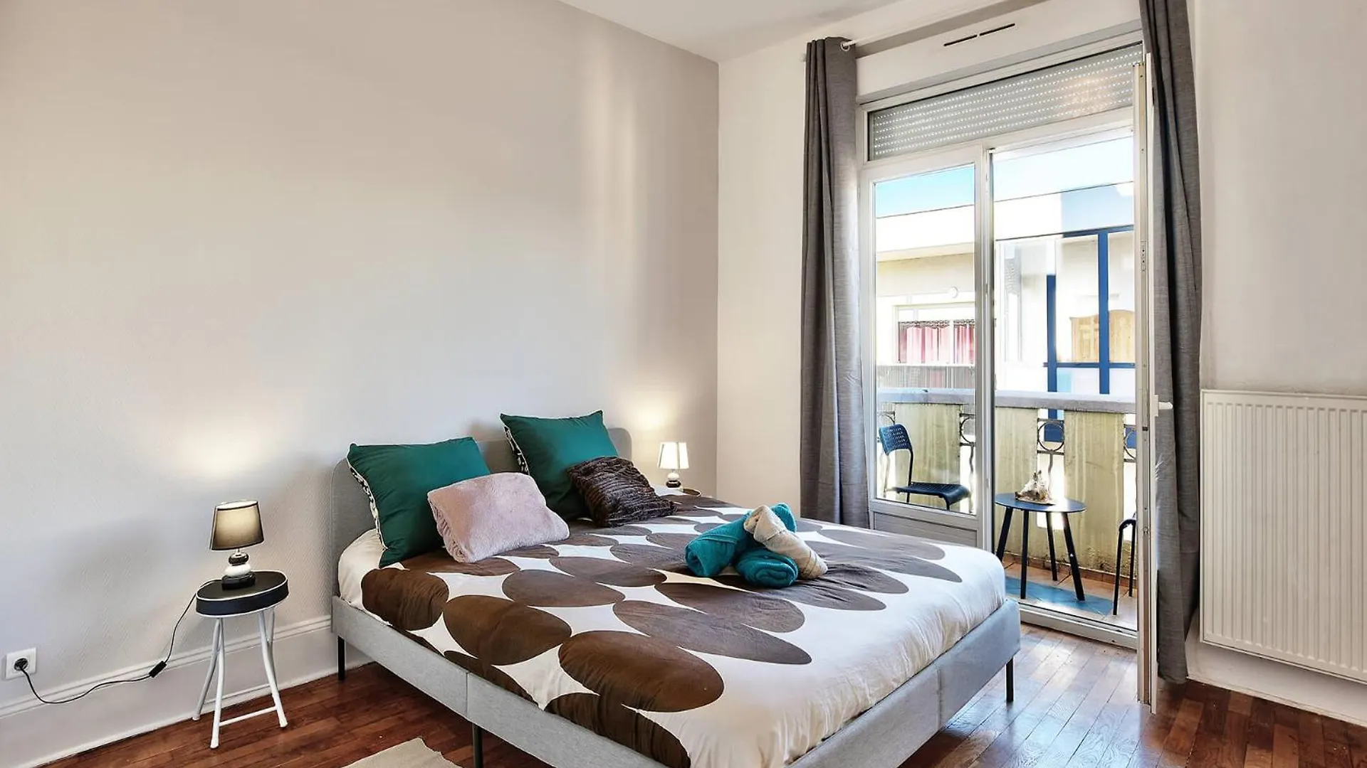 Le Classic Chic - 20Min De Lyon, Balcon Ensoleille Saint-Fons 0*,  France